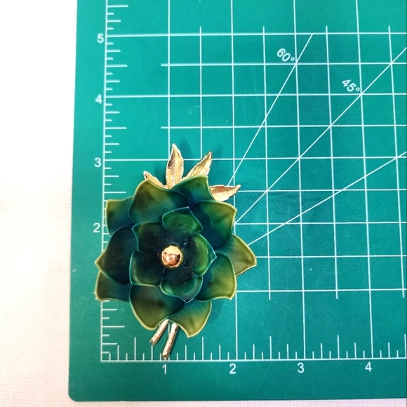 Vintage Coro Green Blue And Yellow Floral Brooch with Gold Stem Cener And Leaves - Picture 8 of 9